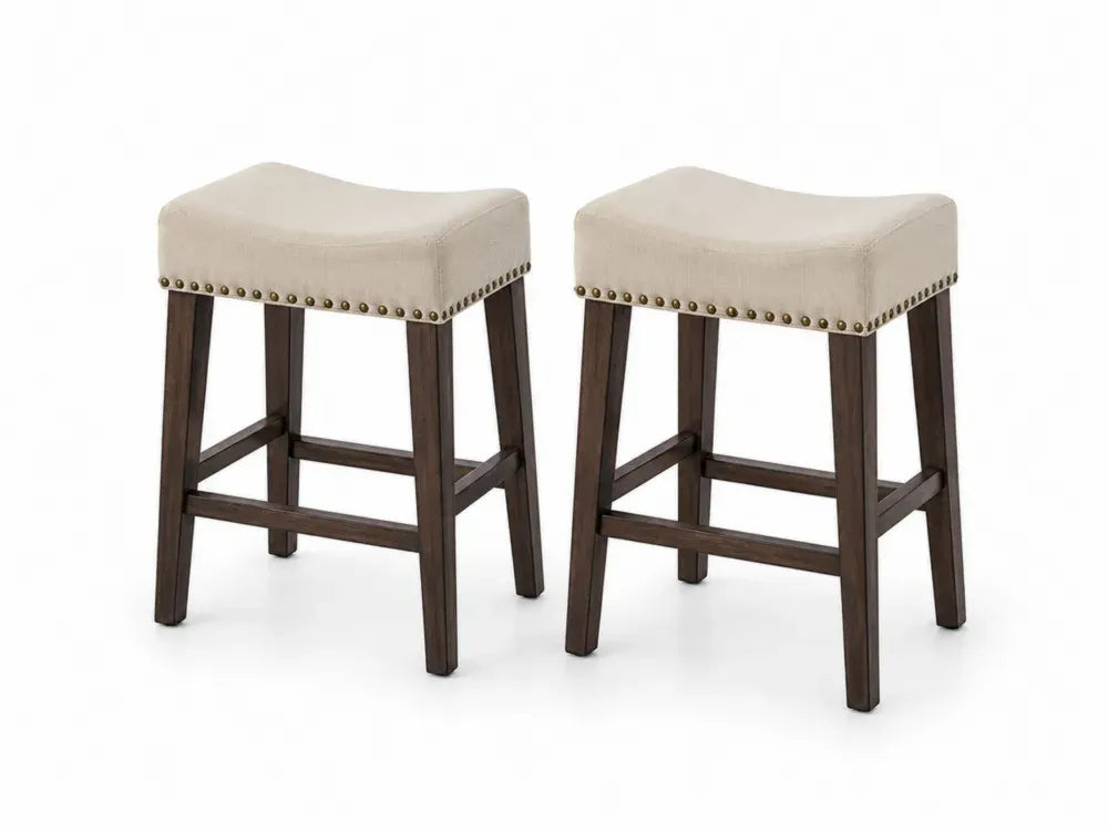 Barhocker 2er Set Sitzhocker mit Sattelsitz Polyester Sperrholz Gummibaumholz Ziernieten beige dunkelbraun messingfarben 43 x 35 x 66 cm